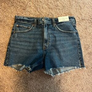 NWT Abercrombie The Mom Short - size 10- High Rise